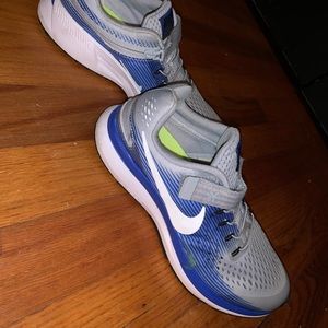 Nike FlyEase size 5.5 youth (big boys) shoes